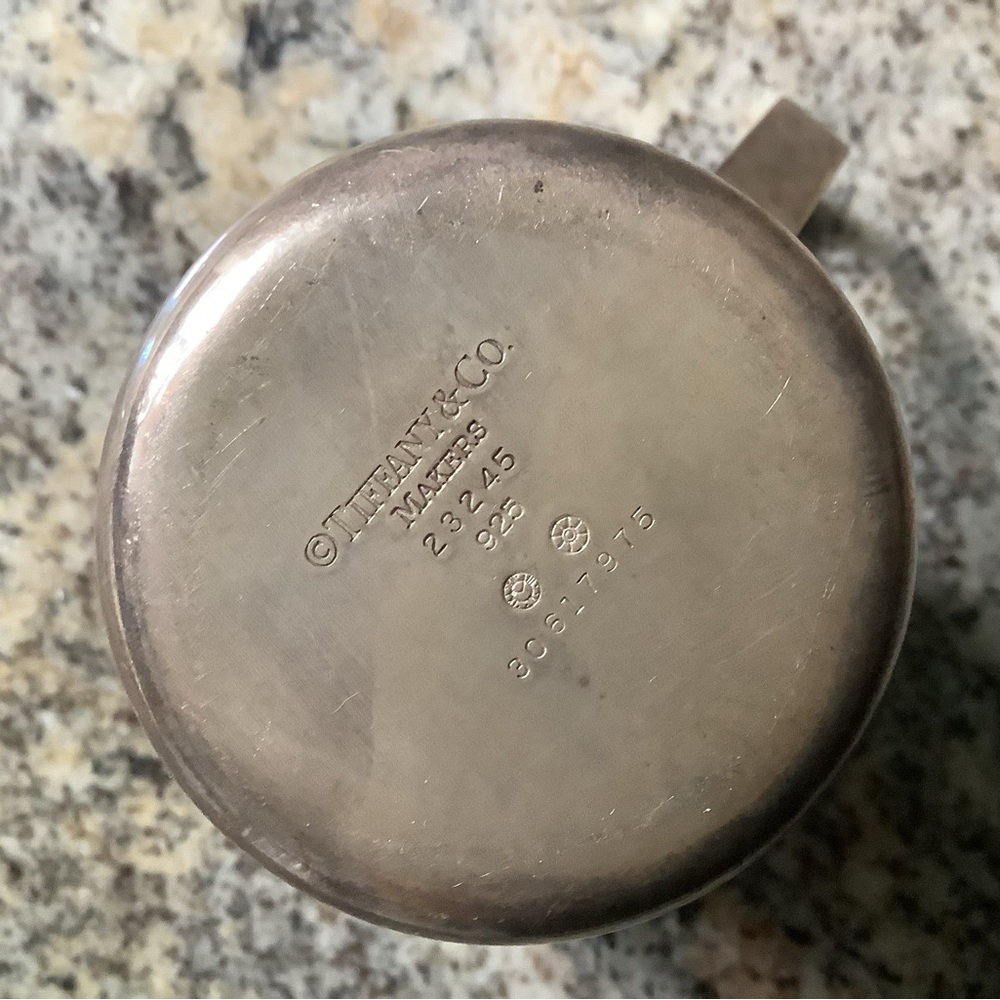 Authentic TIFFANY & Co. Stirling silver baby cup with handle - Picture 5 of 16